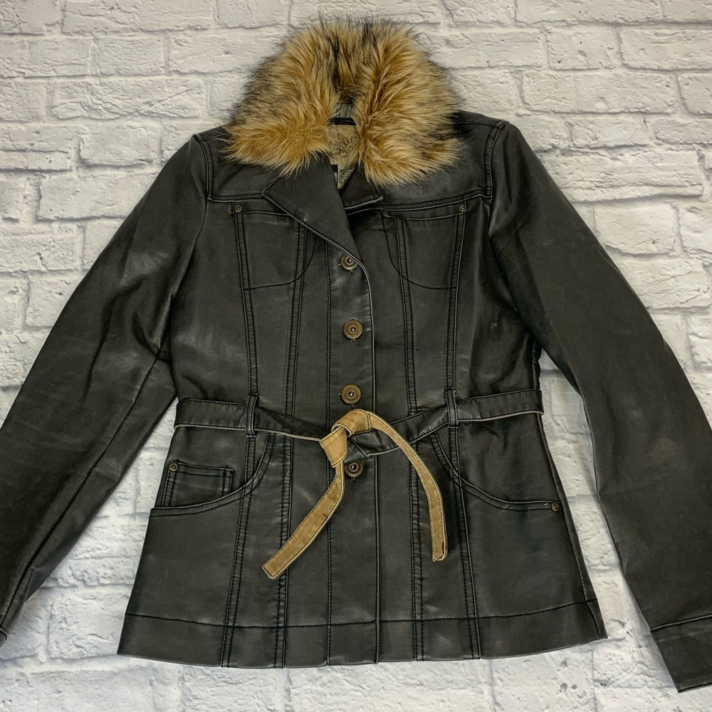 Daytrip Buckle Faux Leather jacket Faux fur collar Belted Pockets Medium